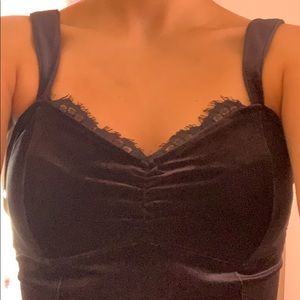 BLACK VELVET TOP w/ LACE DETAILS ✨